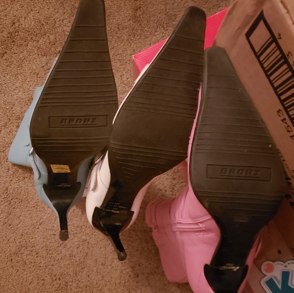 Boots - Picture 4 of 4